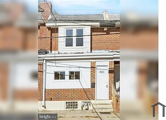 443 Darby Ter — Photo 1