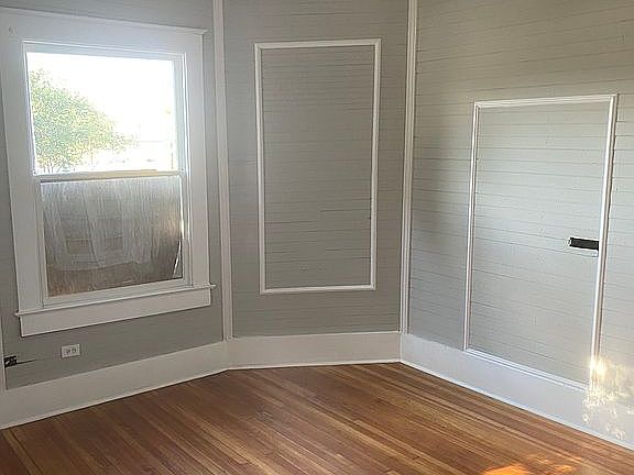 2nd image of 1502 Buena Vista St
