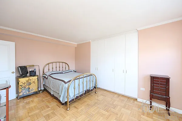 Sold by Ideal Properties Group | media 14