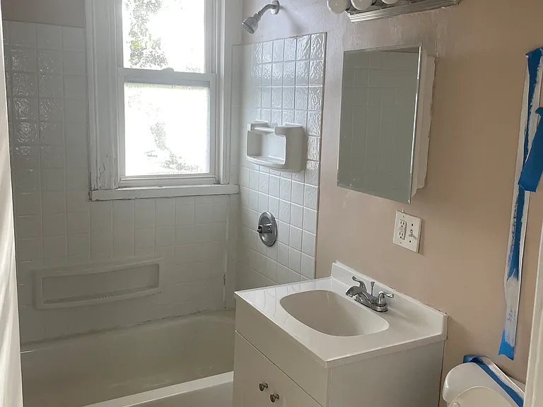 18-20 Bond St #3 — Photo 4