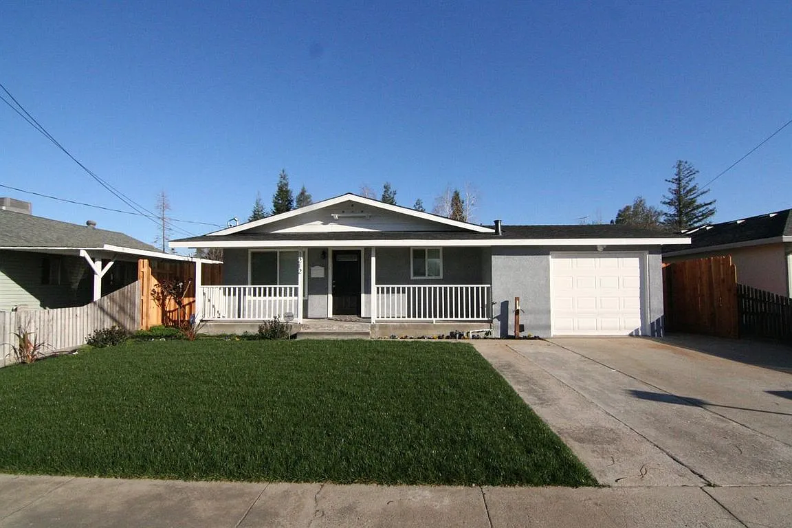 1212 Poplar St photo 1