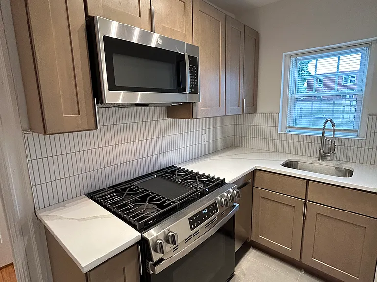 109 Montgomery St #2 — Photo 7