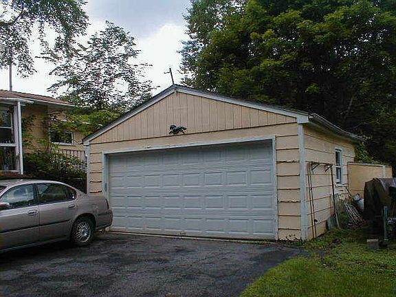 Garage in back of house