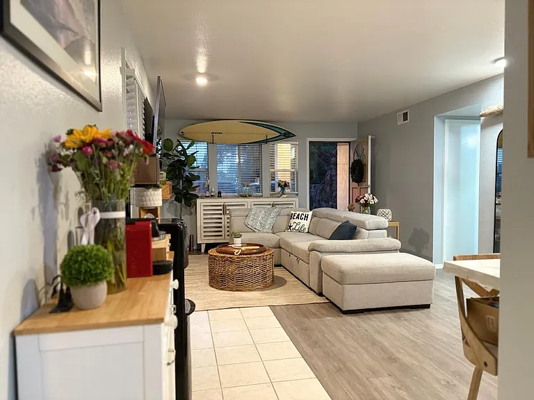 Furnished Livingroom