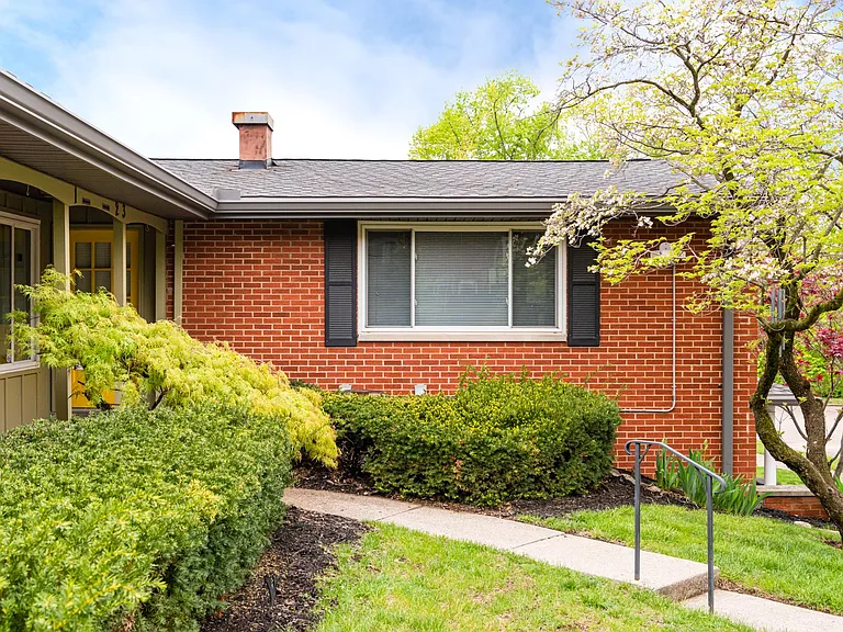 Westcliff Ct — Photo 1