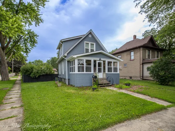 324 E Main St, Genoa, IL 60135