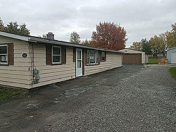 2nd image of 405 S Leonard Ave