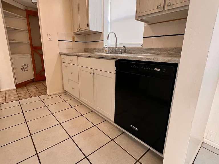 190 E Olmstead Dr #H1 — Photo 3