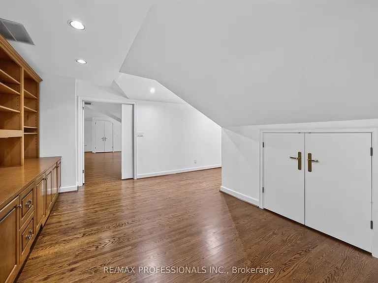 32 Edenbrook Hl — Photo 40