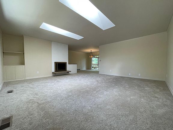 5th image of 12823 SE 45th Pl