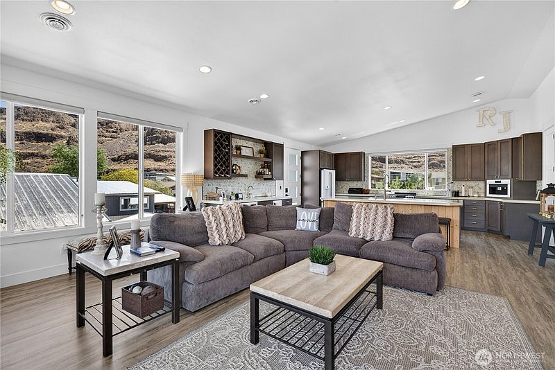 5th image of 533 River Drive SW