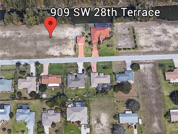 5th image of 909 SW 28th Ter