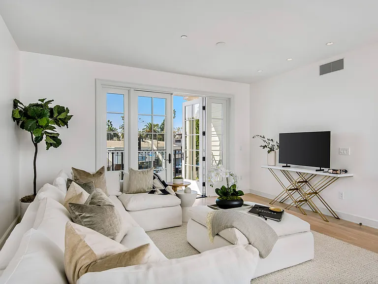 The Residences at Palisades Village — Photo 49