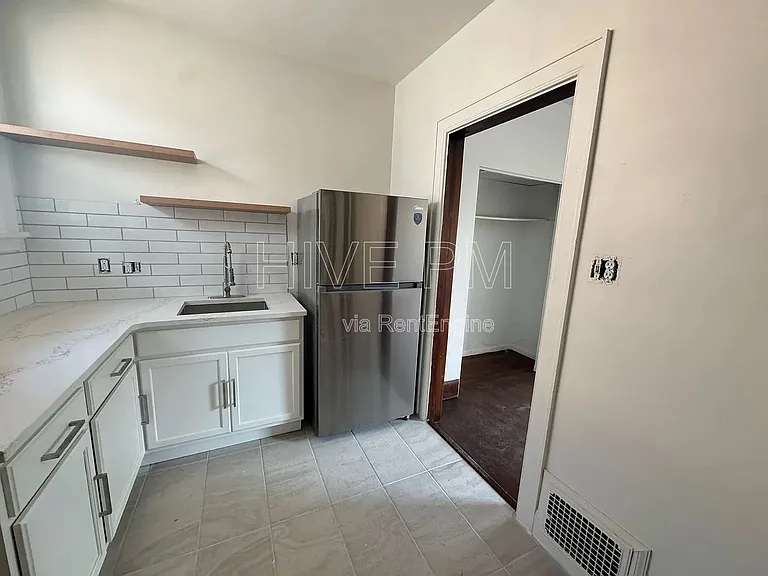 3745 Saint Lawrence Ave #1 — Photo 15