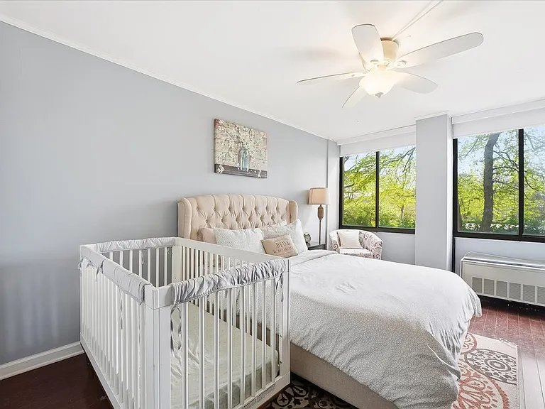 300 Winston Dr #L5 — Photo 21