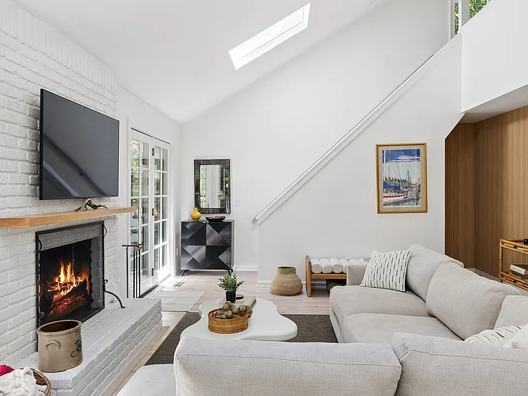 56 Underwood Dr — Photo 12