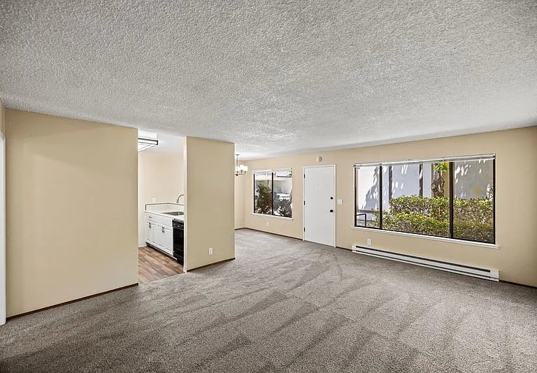 Park Plaza Apartments — Photo 22