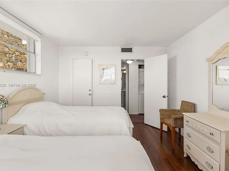 210 Sea View Dr #611 — Photo 14