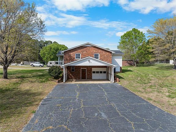2nd image of 2906 Leonard Rd
