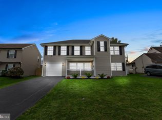 19 Prunewood Rd, Levittown, PA 19056