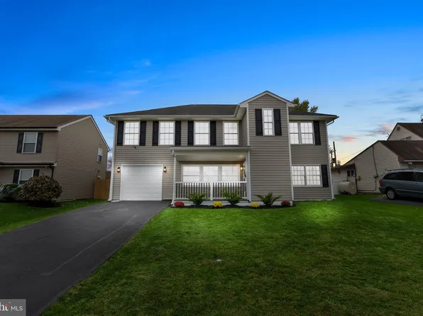 19 Prunewood Rd, Levittown, PA 19056