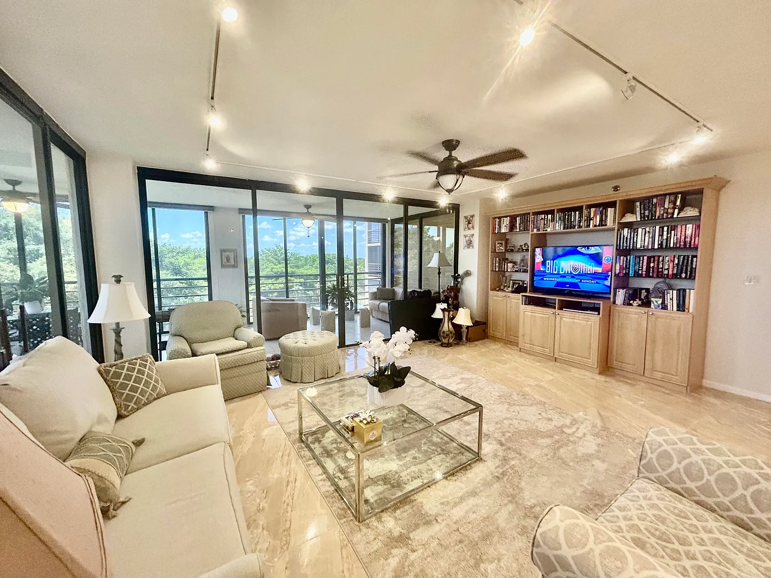 3 bed, 2.5 bath, 2402 sqft, $4,200 — Photo 3