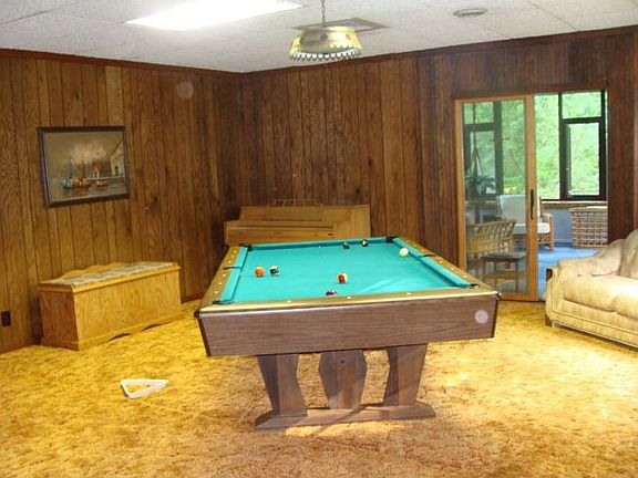 Recreation room 21'x19'