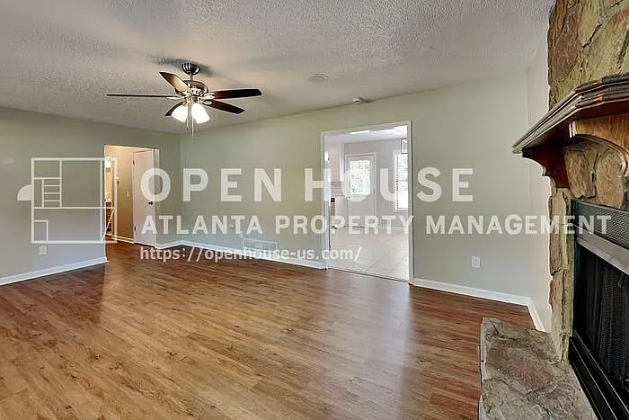 3 bed, 2.0 bath, 1872 sqft, $2,025 — Photo 3