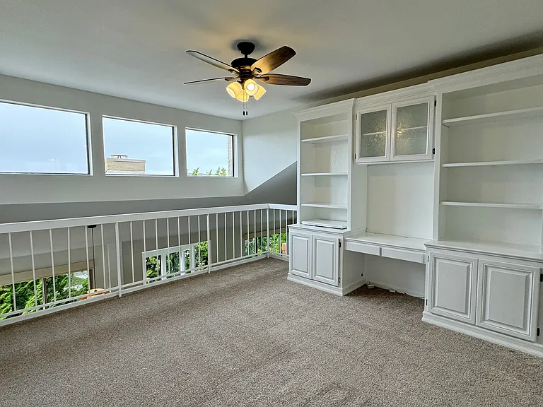 Office/Loft/2nd Bedroom