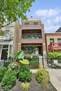 1152 W Newport Ave APT 1, Chicago, IL, 60657