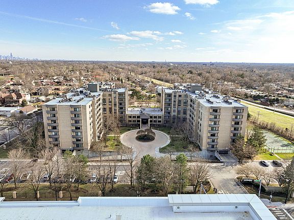 2nd image of 4545 W Touhy Ave APT 612