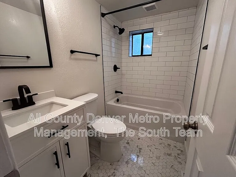 2820 S Acoma St — Photo 8