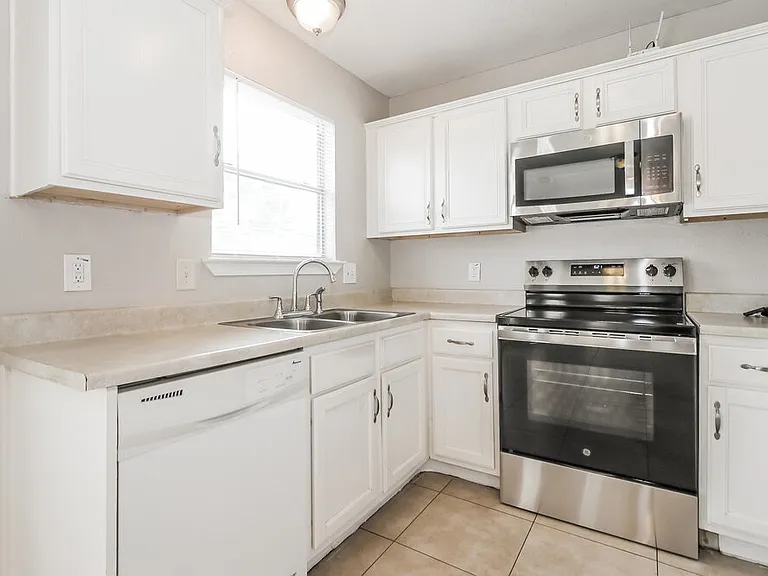 7423 Village Lake Dr — Photo 9