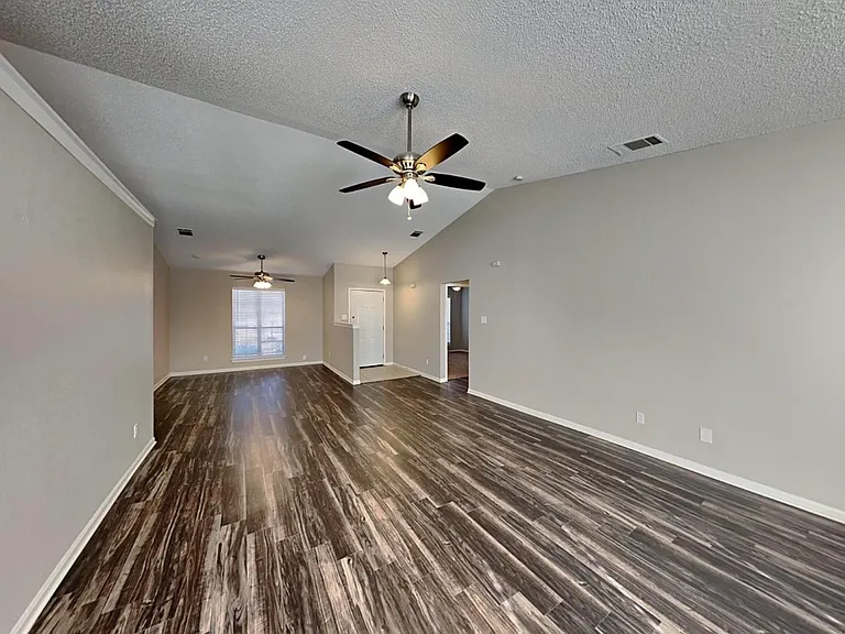 1317 Colony St — Photo 5