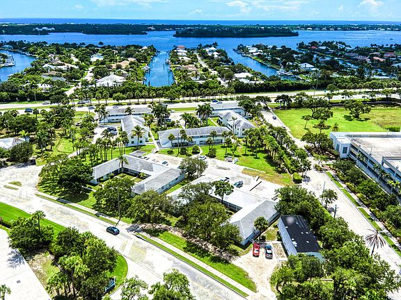 3rd image of 527 Royal Palm Blvd #6