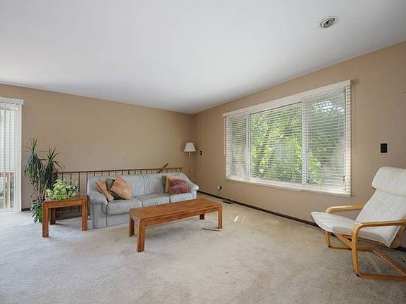 4th image of 5515 Barclay Ct