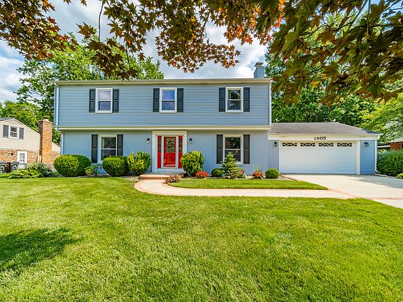 2nd image of 1905 Oakwood Dr