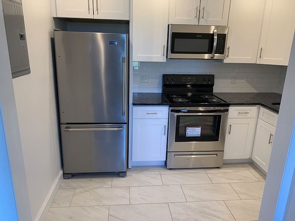 1st image of 310 Tappan St APT 4