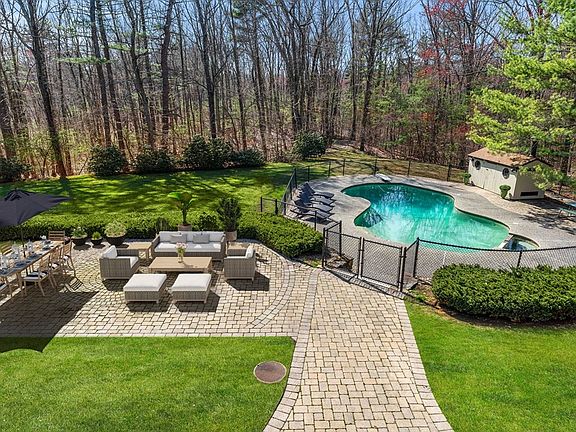 2nd image of 31 Upton Hills Ln