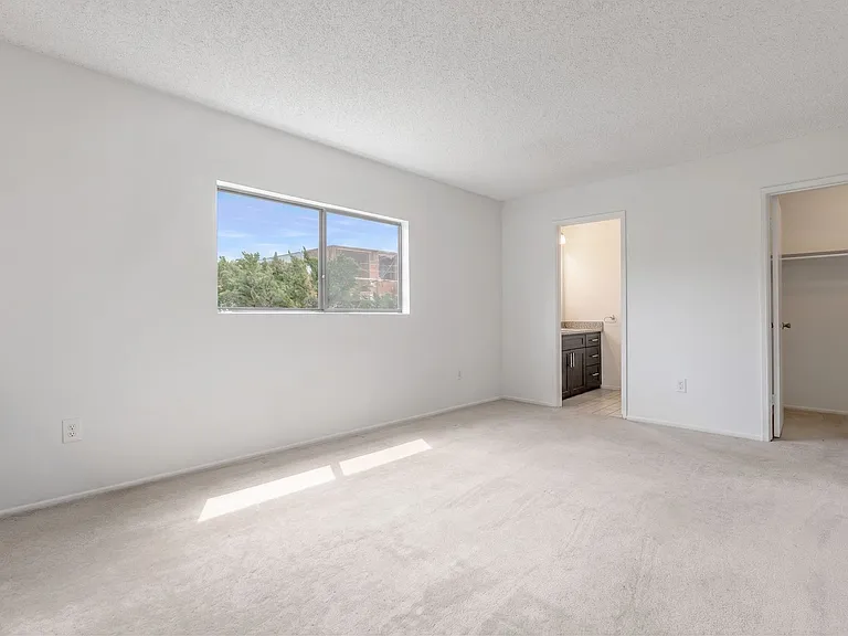 Chatsworth Rent This Now — Photo 25