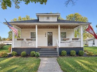 206 E Wabash Ave, Wakarusa, IN 46573
