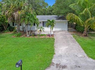 140 6th St N, Naples, FL 34102