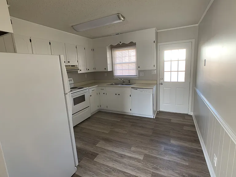 227 Welch Ave #B — Photo 4