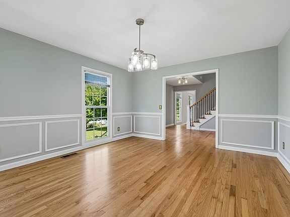 4th image of 2610 Springdale Dr