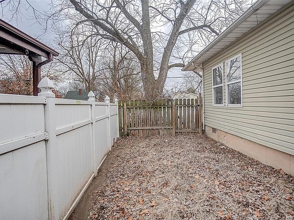 3rd image of 410 Sotier Pl