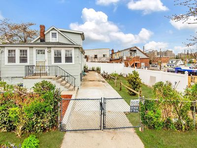 1663 Allerton Ave, Bronx, NY, 10469