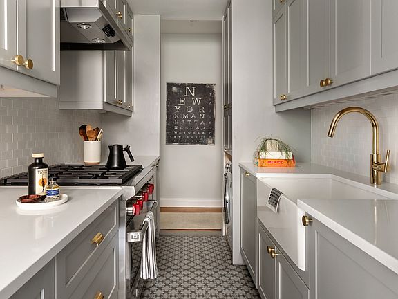 3rd image of 295 Saint Johns Pl APT 2C