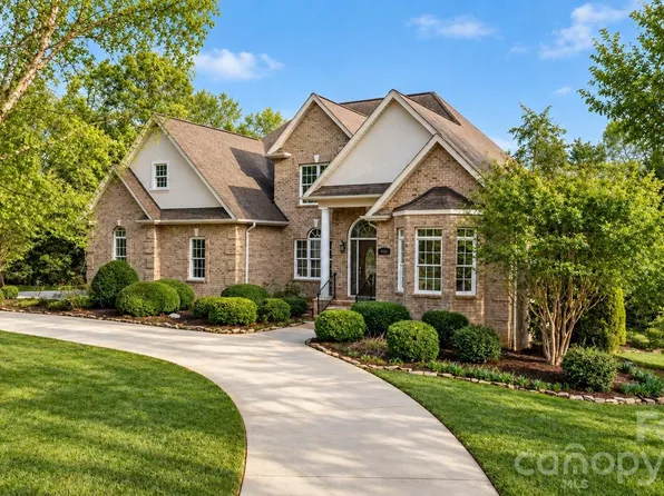 2301 Willow Creek Dr, Newton, NC 28658