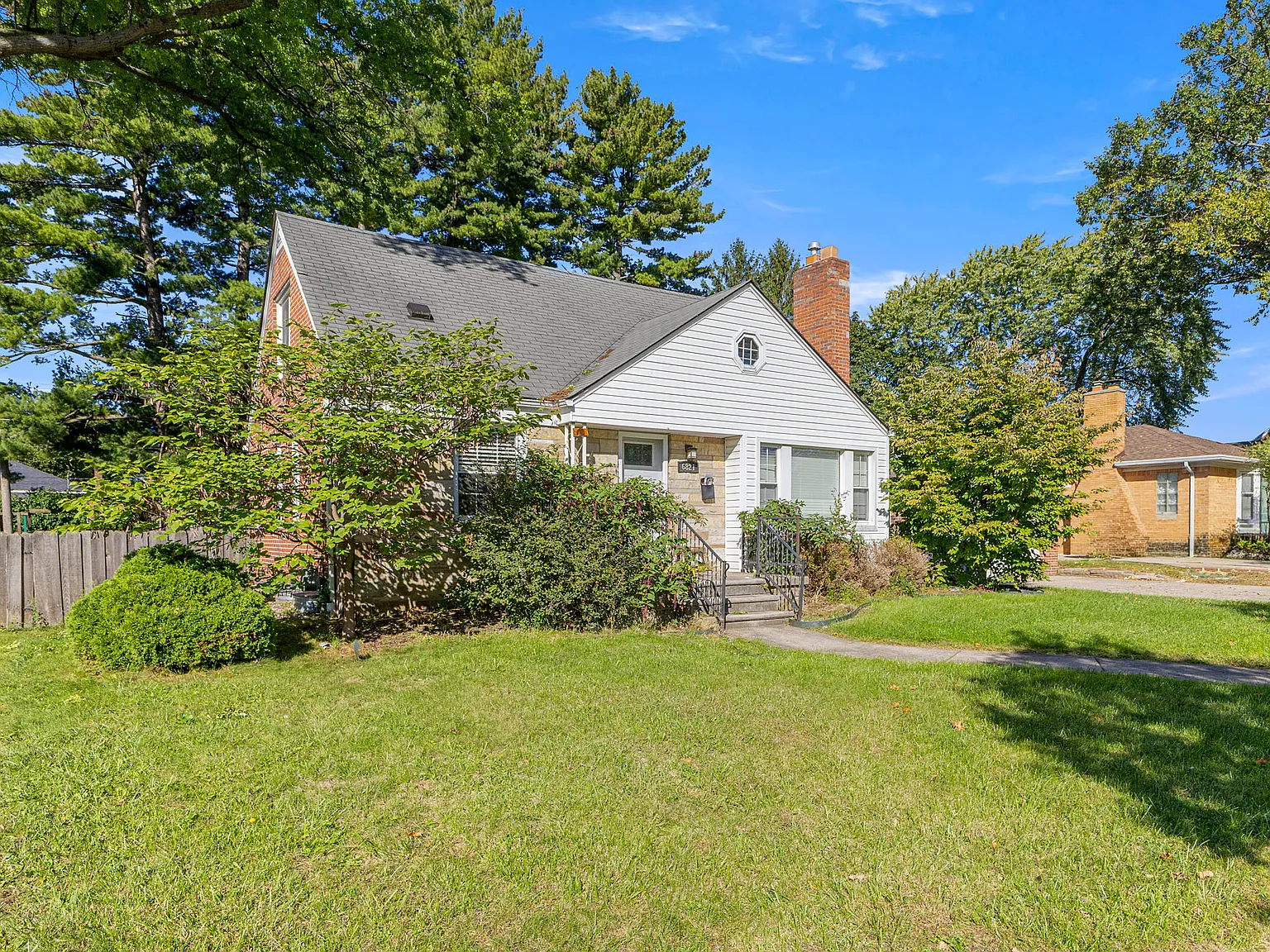 3 bed, 1100 sqft, $2,200 — Photo 3