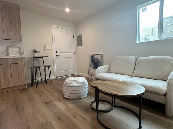 5226 1/2 Tilden Ave, Sherman Oaks, CA 91401